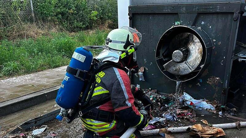 Supermarkt in Bad Staffelstein evakuiert: Feuerwehr bek&auml;mpft Rauchentwicklung