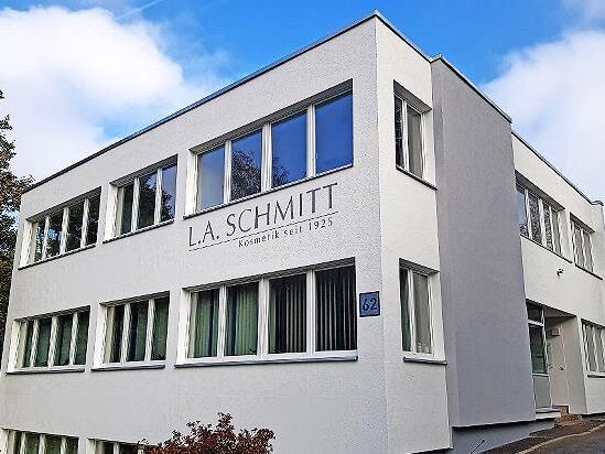 Seit 1925 steht L.A. Schmitt für gefragte Kosmetik-Produkte. Der neue Standort wird beim Festakt im September offiziell eingeweiht.