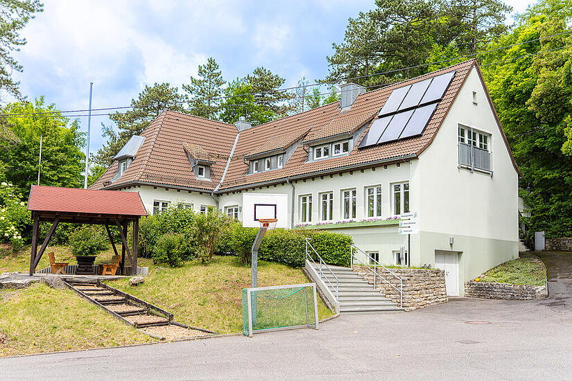 Das Kreisjugendheim am Weinberg in M&ouml;nchr&ouml;den. Ab sofort (10. Juli) ist die Beherbergung untersagt.