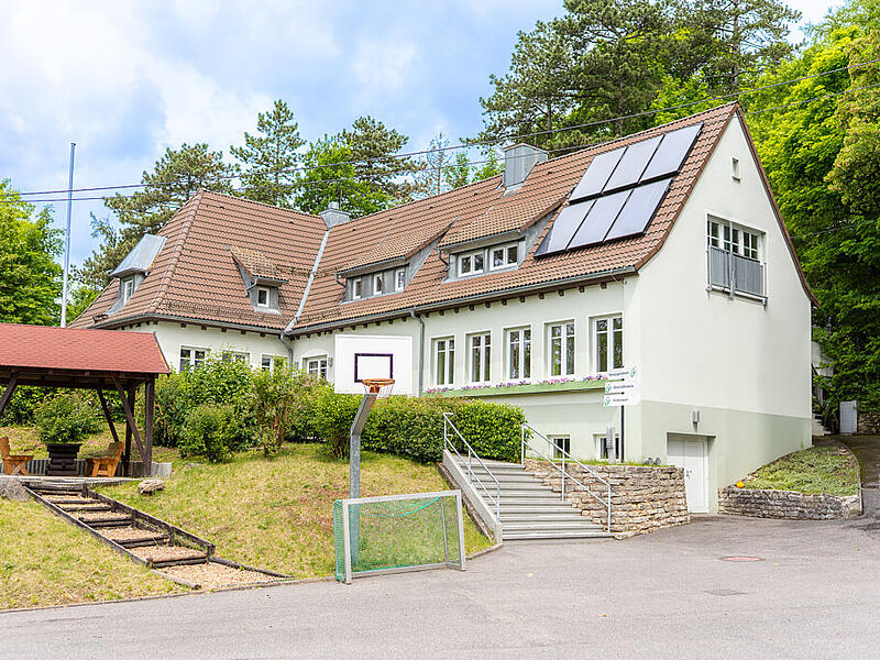 Das Kreisjugendheim am Weinberg in Mönchröden. Ab sofort (10. Juli) ist die Beherbergung untersagt. Das Kreisjugendheim am Weinberg in Mönchröden. Ab sofort (10. Juli) ist die Beherbergung untersagt.