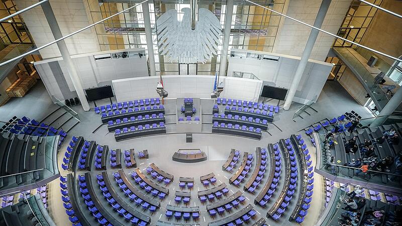 Die teilweise Wiederholung der Bundestagswahl in Berlin hat auf Kosten der FDP zu einer Verkleinerung des Parlaments um einen Sitz gef&uuml;hrt.