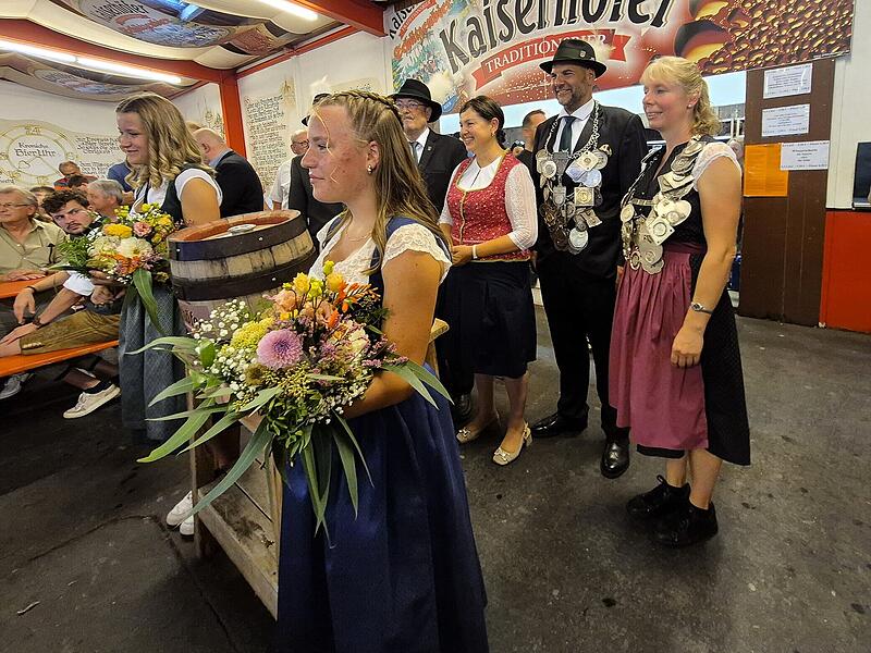 Rund um den Bieranstich.Der Bieranstich in der Kaiserhof-Halle Rund um den Bieranstich.Der Bieranstich in der Kaiserhof-Halle