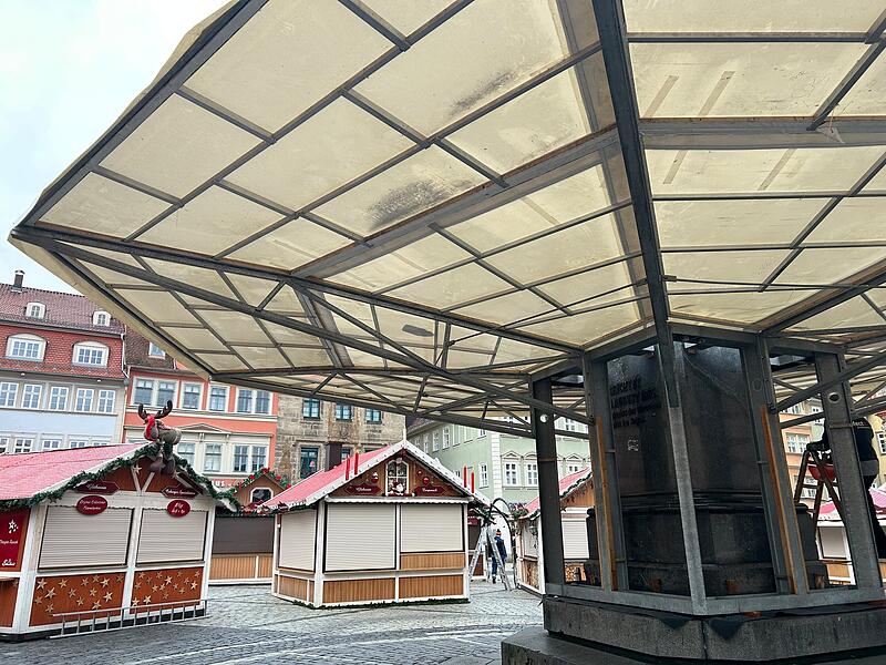 Aufbau für den Coburger WeihnachtsmarktAufbau für den Coburger Weihnachtsmarkt Aufbau für den Coburger Weihnachtsmarkt