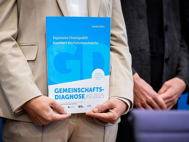 Führende Wirtschaftsinstitute stellen neue Konjunkturprognose vo