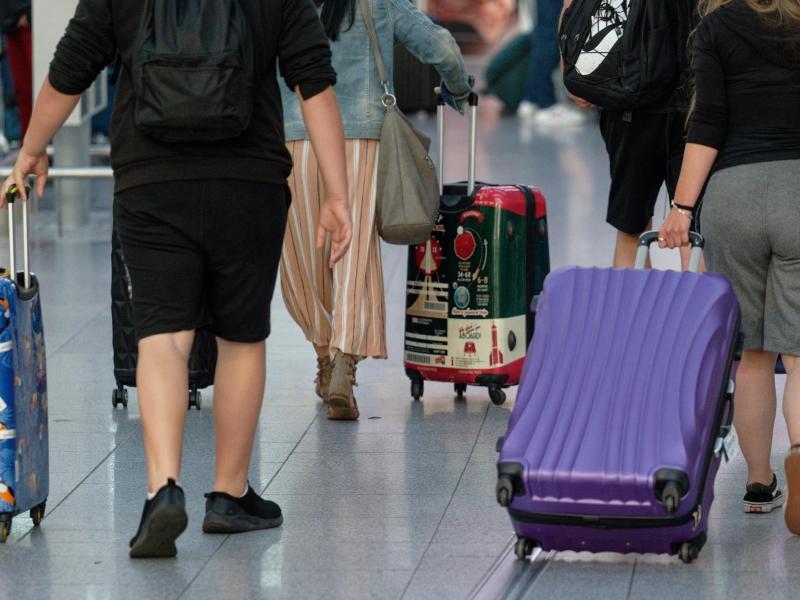 Reisende zu Beginn der Sommerferien