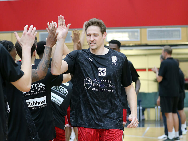 Saisoneröffnung der Bamberg Baskets mit Testspielen der Frauen und Männer und einem bunten Rahmenprogramm.