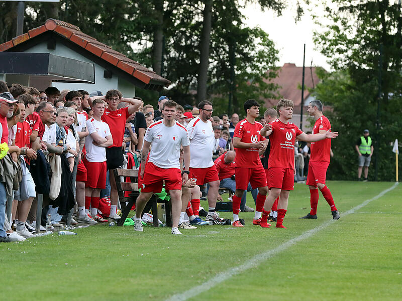 Bezirksliga: Reichmannsdorf empfängt DJK Bamberg IIReichmannsdorf-Sassanfahrt 2026 Dem Abbruch gegen Lichtenfels folgte ein Kantersieg in Buttenheim: der SC Reichmannsdorf meldet in der Bezirksliga West an.
