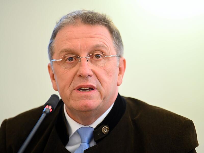 CSU-Bezirksräte reißen Brandmauer ein CSU-Bezirksräte reißen Brandmauer ein