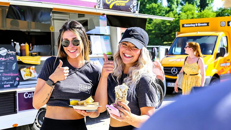 Diese Ladys lassen es sich schmecken.