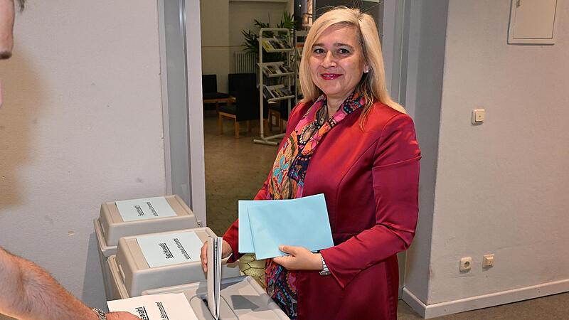 Melanie Huml (CSU), hier bei der Stimmabgabe im Stadtarchiv, hat ihr Mandat erfolgreich verteidigt: Sie bleibt Vertreterin des Stimmkreises Bamberg-Stadt.