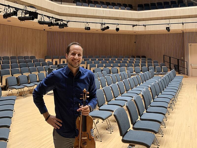 Konzertmeister im Globe Solist bei Alban-Berg-Konzert