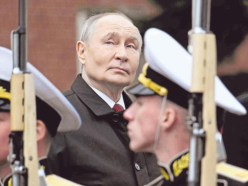 Der russische Präsident Wladimir Putin kommt in der Ukraine nicht weiter und sieht zugleich, dass der amerikanische Rückhalt für die Nato bröckelt.    Der russische Präsident Wladimir Putin kommt in der Ukraine nicht weiter und sieht zugleich, dass der amerikanische Rückhalt für die Nato bröckelt.   