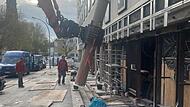 Mittels Spezialkran wurden die neuen Betonfertigteile an den Arkaden angeliefert.