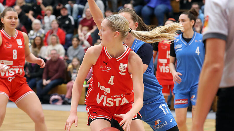 Die 18-j&auml;hrige Emma Rettinger (mit Ball) hat den Sprung zur Leistungstr&auml;gerin in der 2. Bundesliga bereits geschafft. Ihr sollen in den n&auml;chsten Jahren weitere Talente aus der Region folgen.