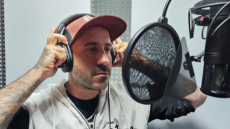 Rapper aus Bamberg: Jackson Pitt im Tonstudio