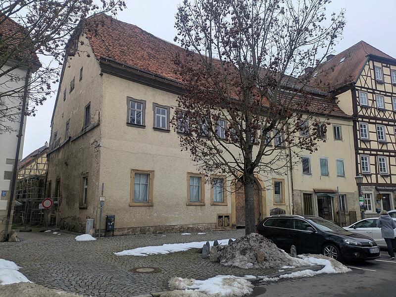 Die &bdquo;Schweiz&ldquo; ist das Geb&auml;ude am Marktplatz 11, wegen dem die Finstere Gasse seit Monaten gesperrt ist.