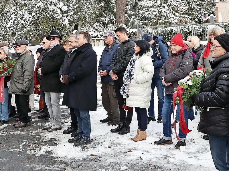 Rund 30 Teilnehmer waren zu der Gedenkfeier auf dem Hauptfriedhof gekommen.