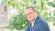 Volker Heißmann genießt viele Stunden in Bad Kissingen – wie hier im Sommer vor der katholischen Stadtpfarrkirche St. Johannes. Volker Heißmann genießt viele Stunden in Bad Kissingen – wie hier im Sommer vor der katholischen Stadtpfarrkirche St. Johannes.