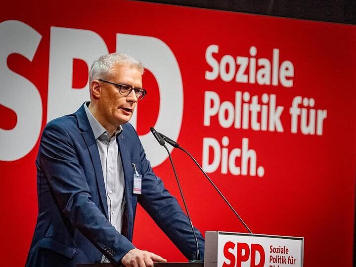 Mit 90 Prozent der Stimmen ist Forchheims Oberbürgermeister Uwe Kirschstein Ende September zum neuen stellvertretenden Generalsekretär der SPD in Bayern gewählt worden. Wie er die neue Rolle mit seinem Amt in Forchheim vereinen will, erzählt der 48-Jährige im Interview.