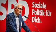 Mit 90 Prozent der Stimmen ist Forchheims Oberbürgermeister Uwe Kirschstein Ende September zum neuen stellvertretenden Generalsekretär der SPD in Bayern gewählt worden. Wie er die neue Rolle mit seinem Amt in Forchheim vereinen will, erzählt der 48-Jährige im Interview.