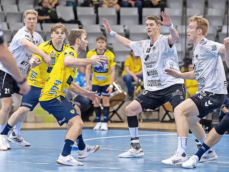 Der ehemalige HSC-Kreisläufer Viktor Glatthard (Mitte) kehrte mit Sandnes zurück in die HUK-Arena. Der ehemalige HSC-Kreisläufer Viktor Glatthard (Mitte) kehrte mit Sandnes zurück in die HUK-Arena.