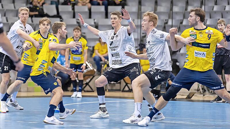 Der ehemalige HSC-Kreisl&auml;ufer Viktor Glatthard (Mitte) kehrte mit Sandnes zur&uuml;ck in die HUK-Arena.