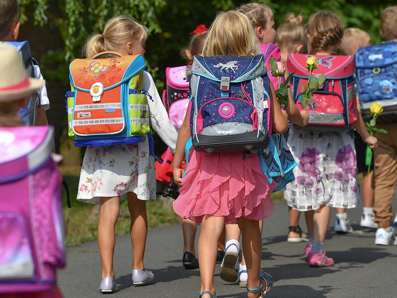 Zum Schulstart in Bayern am Dienstag werden auch wieder viele Erstklässlerinnen und Erstklässler unterwegs sein. Im Landkreis Kitzingen wachsen die Schülerzahlen nach wie vor. Zum Schulstart in Bayern am Dienstag werden auch wieder viele Erstklässlerinnen und Erstklässler unterwegs sein. Im Landkreis Kitzingen wachsen die Schülerzahlen nach wie vor.