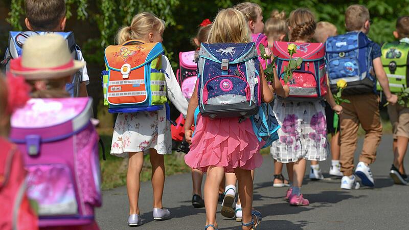 Zum Schulstart in Bayern am Dienstag werden auch wieder viele Erstklässlerinnen und Erstklässler unterwegs sein. Im Landkreis Kitzingen wachsen die Schülerzahlen nach wie vor. Zum Schulstart in Bayern am Dienstag werden auch wieder viele Erstklässlerinnen und Erstklässler unterwegs sein. Im Landkreis Kitzingen wachsen die Schülerzahlen nach wie vor.