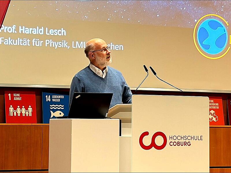 Harald Lesch bei seinem Vortrag &bdquo;Klimawandel: Stand der Dinge und jetzt?&ldquo; an der Hochschule Coburg.