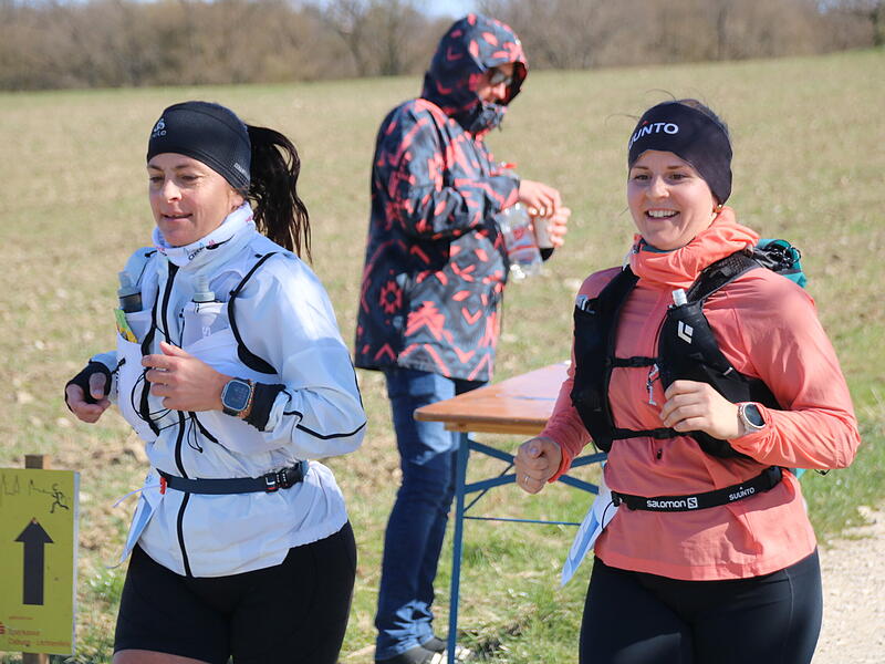 Strahlender Sonnenschein, aber nur niedrige Plusgrade erwartete die L&auml;ufer beim 19. Obermain-Marathon rund um Bad Staffelstein. Die Marathon-Strecke f&uuml;hrte wieder an den beiden Wahrzeichen der Kurstadt, dem Kloster Banz und der Basilika Vierzehnheiligen vorbei.