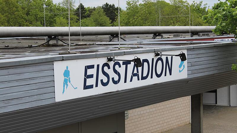 Die Eisaufbereitung im Eisstadion Höchstadt am Kieferndorfer Weg verzögert sich. Die Eisaufbereitung im Eisstadion Höchstadt am Kieferndorfer Weg verzögert sich.