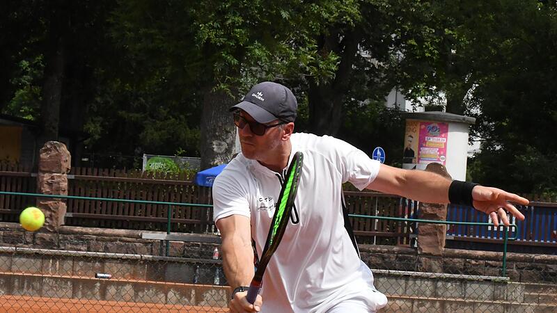 Der Bad Kissinger Markus Wittek hatte gegen seinen Gegner vom TSV Burgfarnbach keinerlei Probleme (6:0, 6:0) und trug einen Matchpunkt zum deutlichen 9:0-Heimerfolg bei.