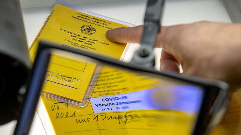 Mutmaßlicher Impfbetrug - Sichergestellte Impfpässe Mutmaßlicher Impfbetrug - Sichergestellte Impfpässe