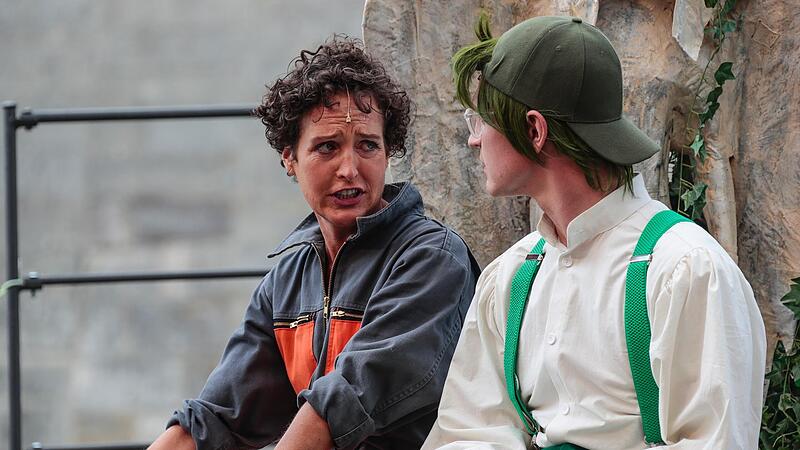 Prinzessin – nein danke! Aschenputtel (links) hat ganz andere Pläne. Prinzessin – nein danke! Aschenputtel (links) hat ganz andere Pläne.