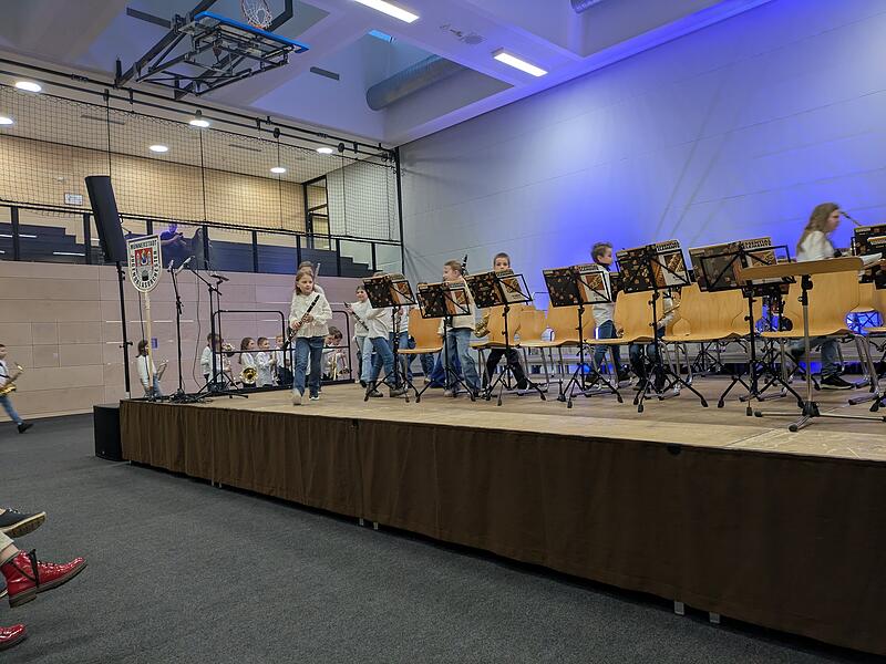Die Bläserklassen traten als erste auf.Frühjahrskonzert der Musikschule Münnerstadt Die Bläserklassen traten als erste auf.