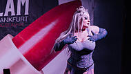 Drag Queen Blu Tung beim "Drag Slam" in Frankfurt.