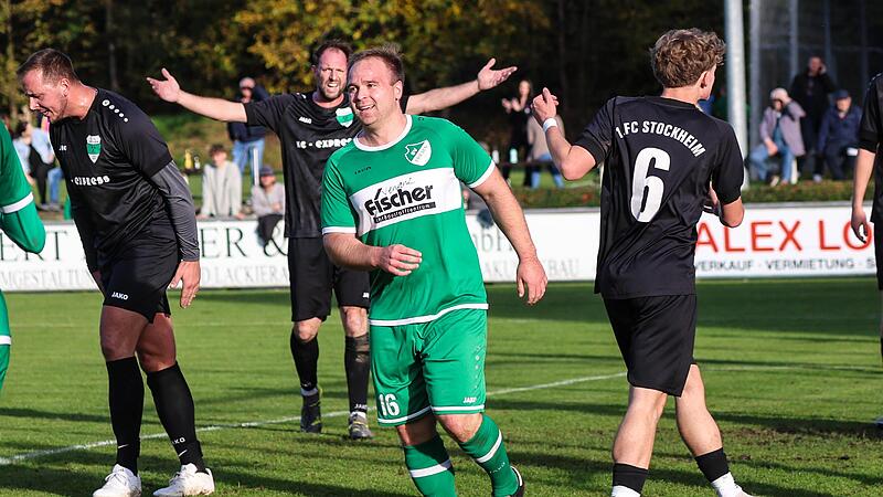 Allzu oft machten sich beim FC Stockheim (schwarz, hier im Derby gegen den SV Friesen) Unverständnis und Frust breit, wenn sich ein Spiel auf eine neuerliche Niederlage zubewegte. Doch durch die gute Vorbereitung in der Winterpause schöpfen die „B... Allzu oft machten sich beim FC Stockheim (schwarz, hier im Derby gegen den SV Friesen) Unverständnis und Frust breit, wenn sich ein Spiel auf eine neuerliche Niederlage zubewegte. Doch durch die gute Vorbereitung in der Winterpause schöpfen die „B...