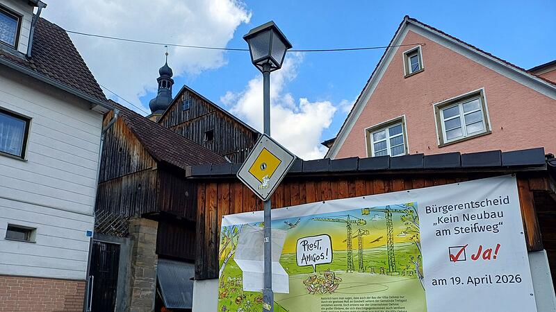 In ganz Trebgast h&auml;ngen Plakate: Jetzt steht die Entscheidung an.