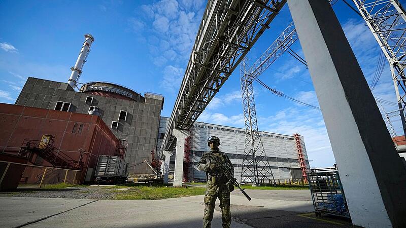 Berichte über Kampfhandlungen an dem ukrainischen Atomkraftwerk Saporischschja haben auch in Deutschland Besorgnis ausgelöst.