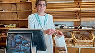 Michaela Thaler wird am Samstag zum letzten Mal ihre Bäckertüten zücken – dann schließt die Bäckerei in Kauernhofen ihre Türen.Forchheim & Fränkische Schweiz Michaela Thaler wird am Samstag zum letzten Mal ihre Bäckertüten zücken – dann schließt die Bäckerei in Kauernhofen ihre Türen.Forchheim & Fränkische Schweiz