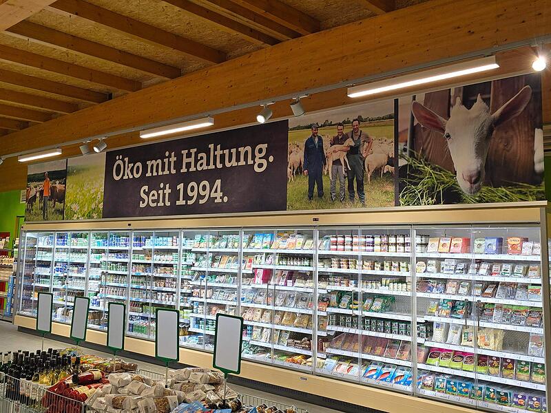 Die Frischetheken sind bereits gefüllt. Die Frischetheken sind bereits gefüllt.