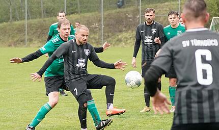 Ali Civelek (schwarzes Trikot) ist eine Institution beim SV Türkgücü Neustadt. Seit 2016 ist er für die Neustadter "Bullen" tätig. Ali Civelek (schwarzes Trikot) ist eine Institution beim SV Türkgücü Neustadt. Seit 2016 ist er für die Neustadter "Bullen" tätig.