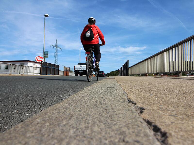 2019 wurde &uuml;ber diskutiert, wie sich die Situation f&uuml;r Radler auf der neuen Piastenbr&uuml;cke verbessern lie&szlig;e. Ohne Erfolg.Forchheim & Fr&auml;nkische Schweiz