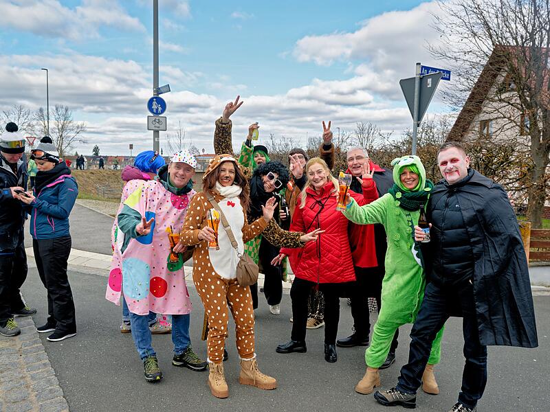 Faschingsumzug in Hirschaid 2026: Die Stimmung war top, die Kost&uuml;me kreativ.