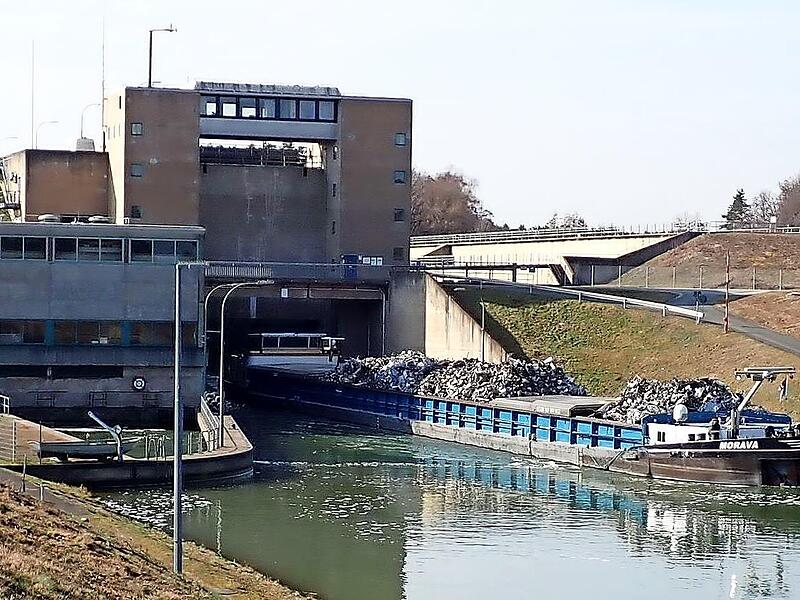 Die Schleuse Erlangen am Main-Donau-Kanal soll ein Neubau ersetzen.