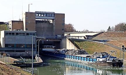 Die Schleuse Erlangen am Main-Donau-Kanal soll ein Neubau ersetzen.