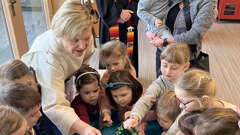 Auch zur Segnung wurden die Kinder mit eingebunden.Forchheim & Fränkische Schweiz