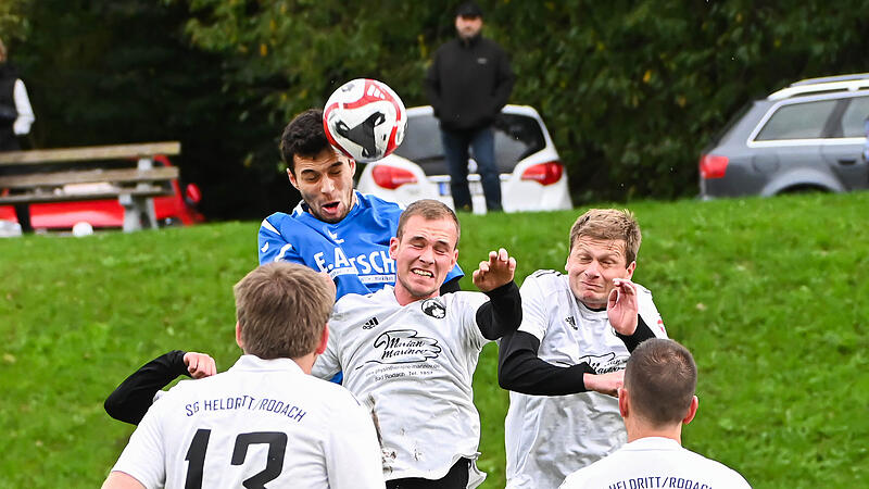 Die SG Heldritt/Bad Rodach (wei&szlig;e Trikots; hier im Spiel gegen den SV Heilgersdorf) geht ab der kommenden Saison getrennte Wege.