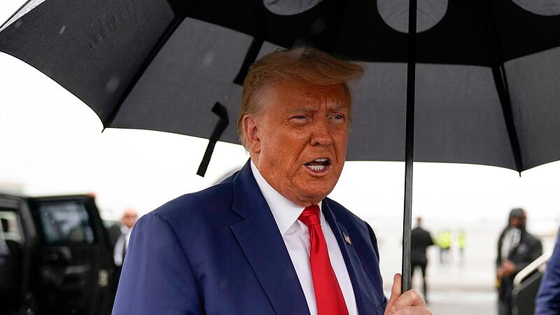 Donald Trump hat nach der Anklage gegen ihn rund um versuchten Wahlbetrug und die Kapitol-Attacke auf &bdquo;nicht schuldig&ldquo; pl&auml;diert.