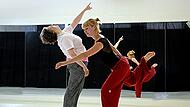 Gudrun Lange (l.) und Johanna Knefelkamp wollen in Bamberg den zeitgen&ouml;ssischen Tanz bekannter machen.